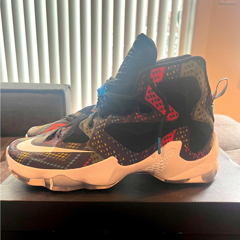 Lebron 13 sz 11 multi-color